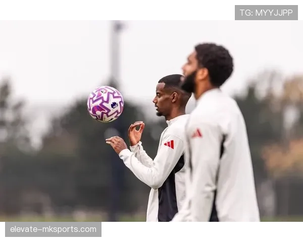 英超蜜蜂冲击欧战名额，主帅称球员表现稳健值得关注